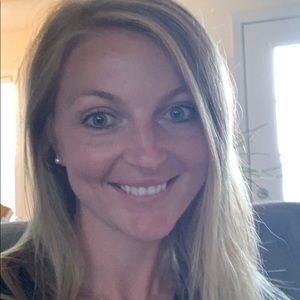 Meet your Posher, Caitlin